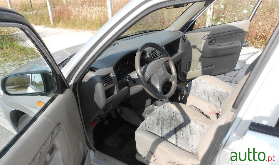 1999' Mazda Demio photo #3