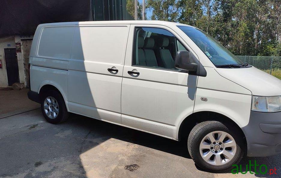 2009' Volkswagen Transporter photo #3