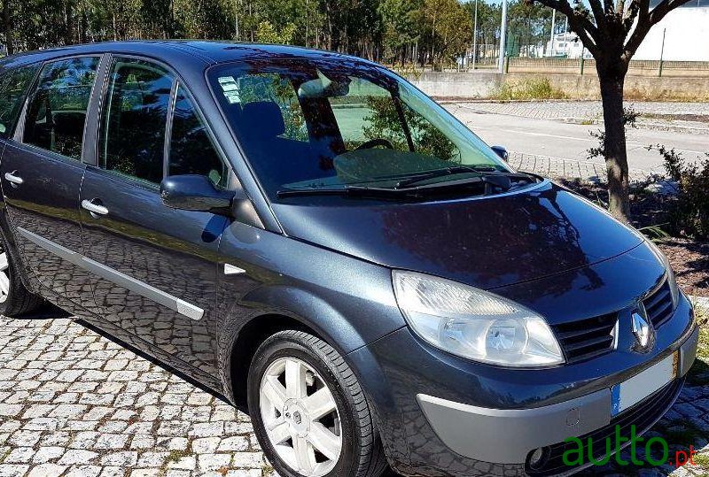 2005' Renault Grand Scenic photo #1