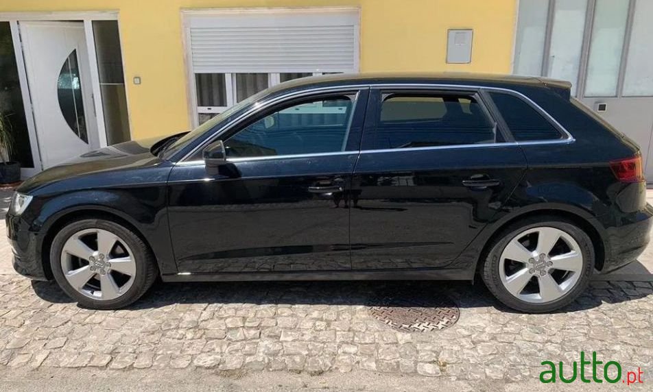 2013' Audi A3 Sportback photo #2