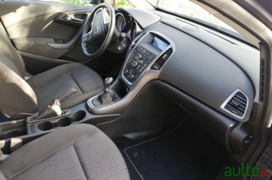 2015' Opel Astra 1.3 photo #2