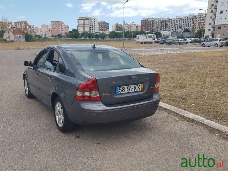 2004' Volvo V40 photo #1