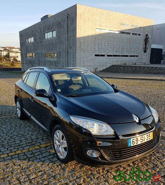 2013' Renault Megane Sport Tourer photo #2