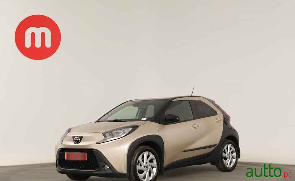 2022' Toyota Aygo 1.0 X-Play photo #2