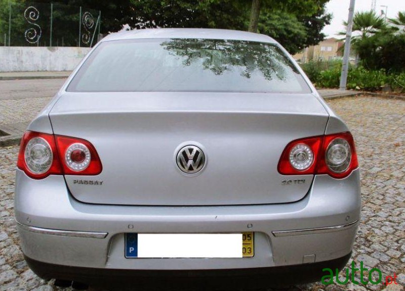 2005' Volkswagen Passat photo #4