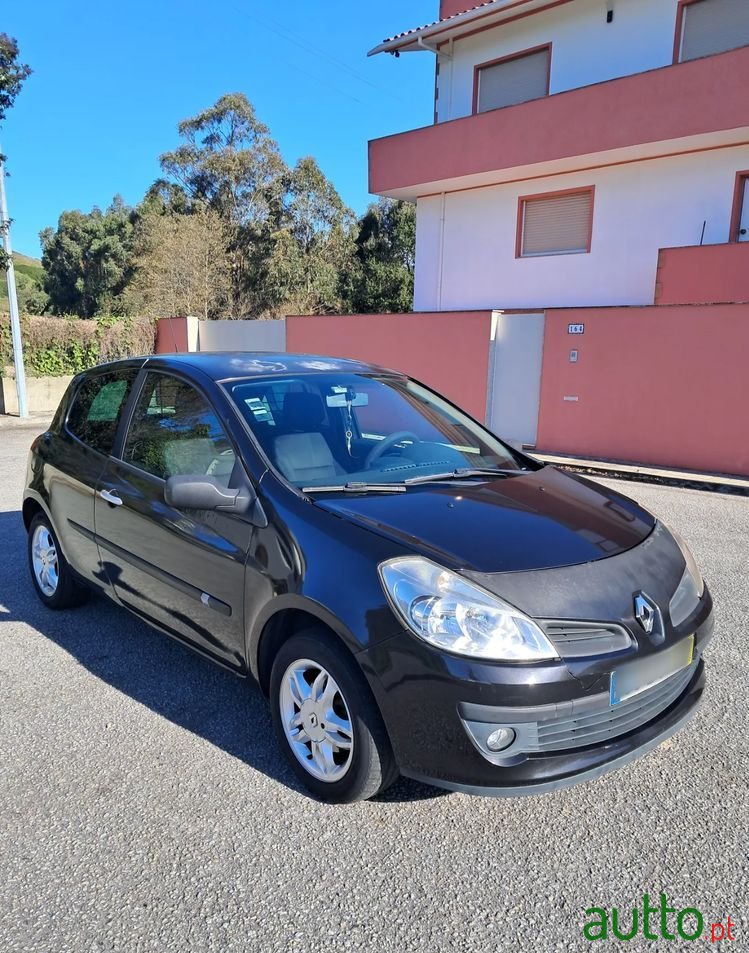 2007' Renault Clio 1.5 Dci Dynamique photo #2