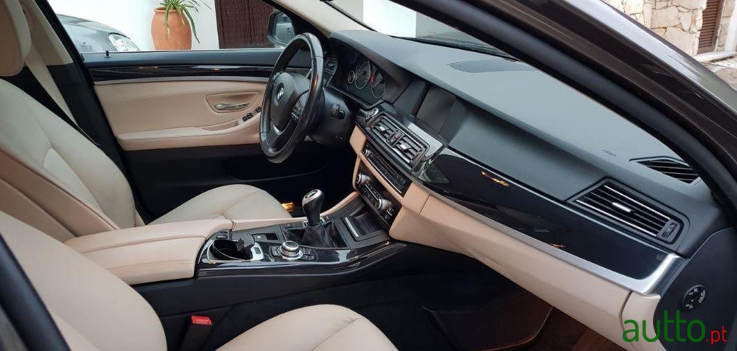 2011' BMW 520 D photo #2