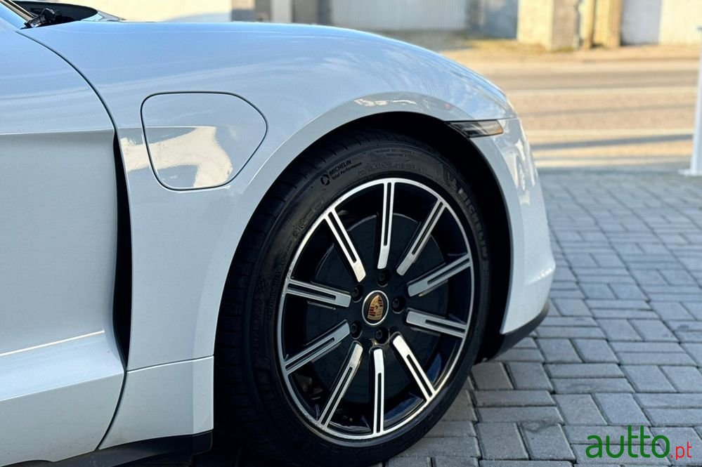 2020' Porsche Taycan 4S photo #6