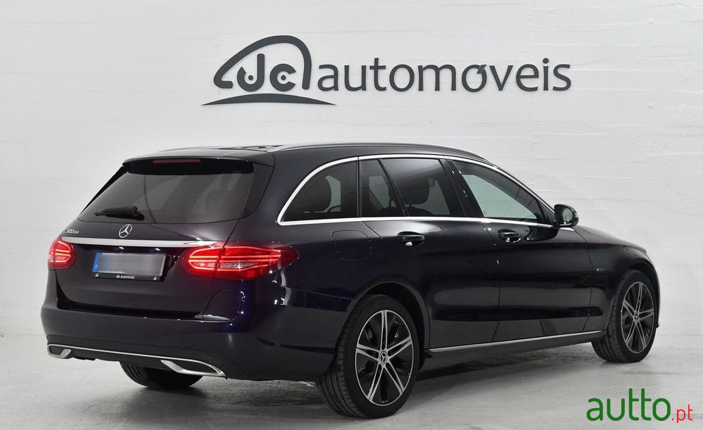 2019' Mercedes-Benz Classe C photo #2