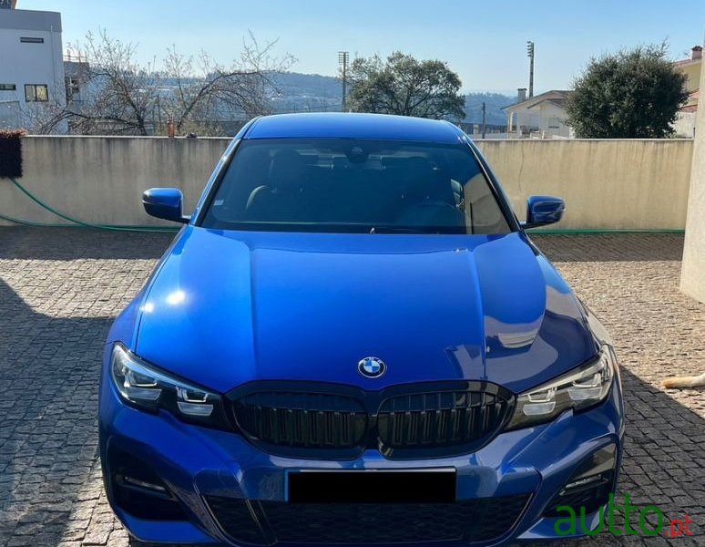 2019' BMW 330 photo #1