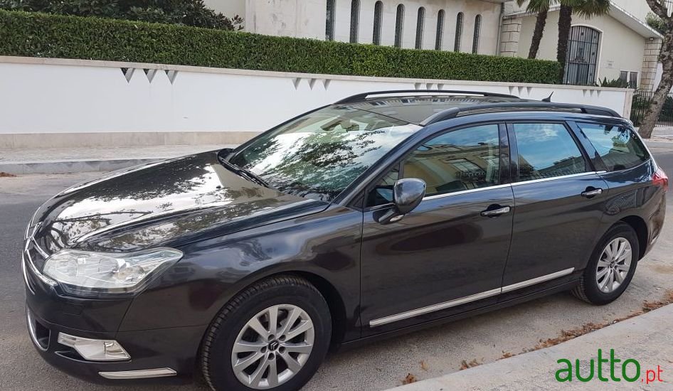 2011' Citroen C5 Tourer photo #1