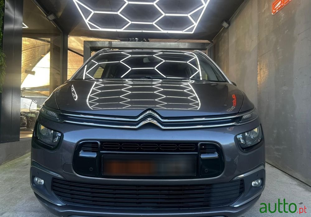 2019' Citroen C4 Grand Picasso photo #2