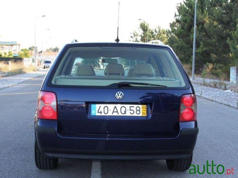 2003' Volkswagen Passat Variant photo #1