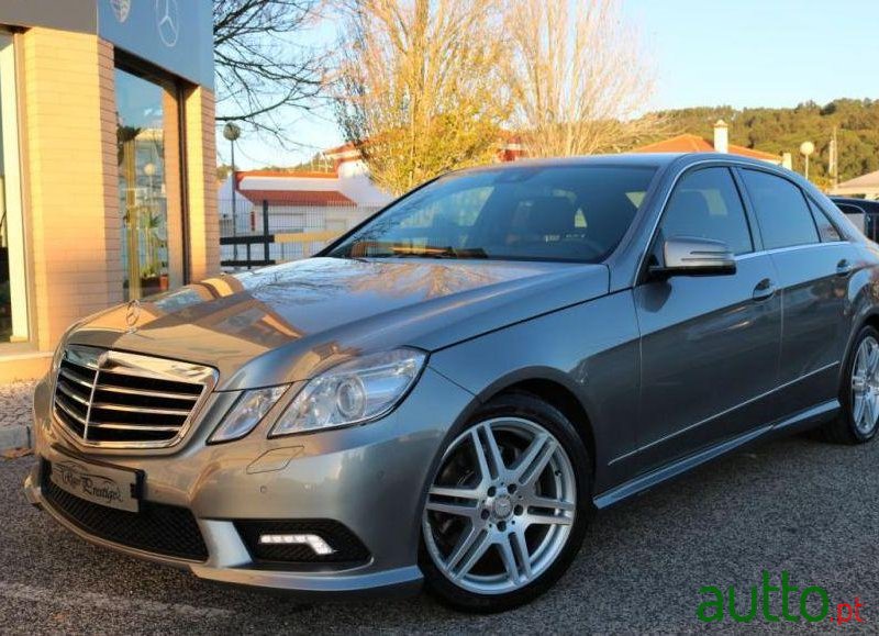 2011' Mercedes-Benz E-220 photo #2