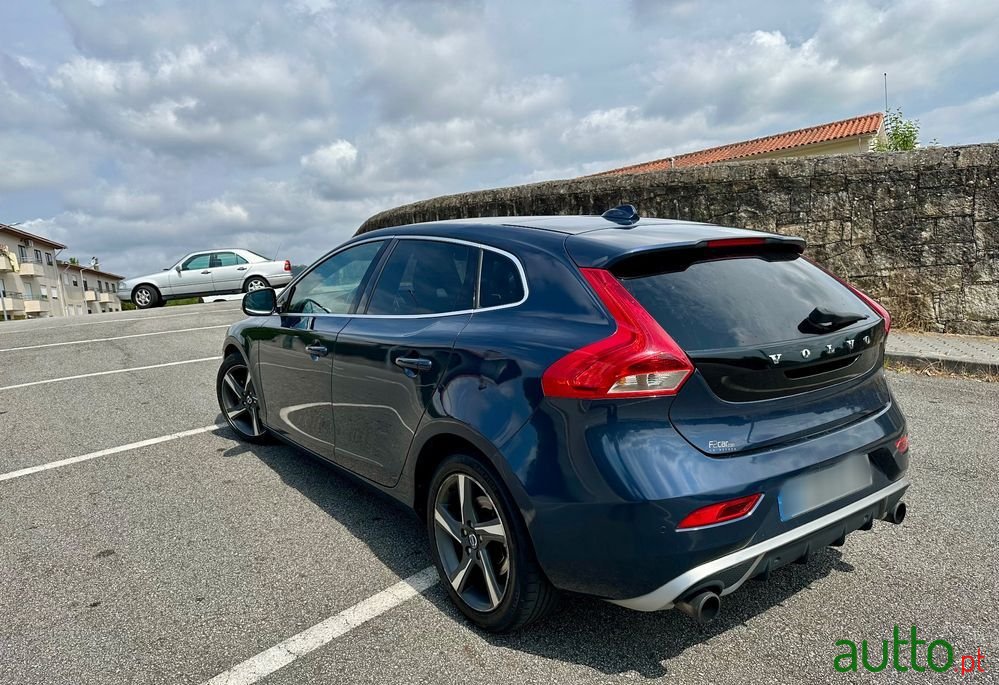 2013' Volvo V40 1.6 D2 R-Design photo #3