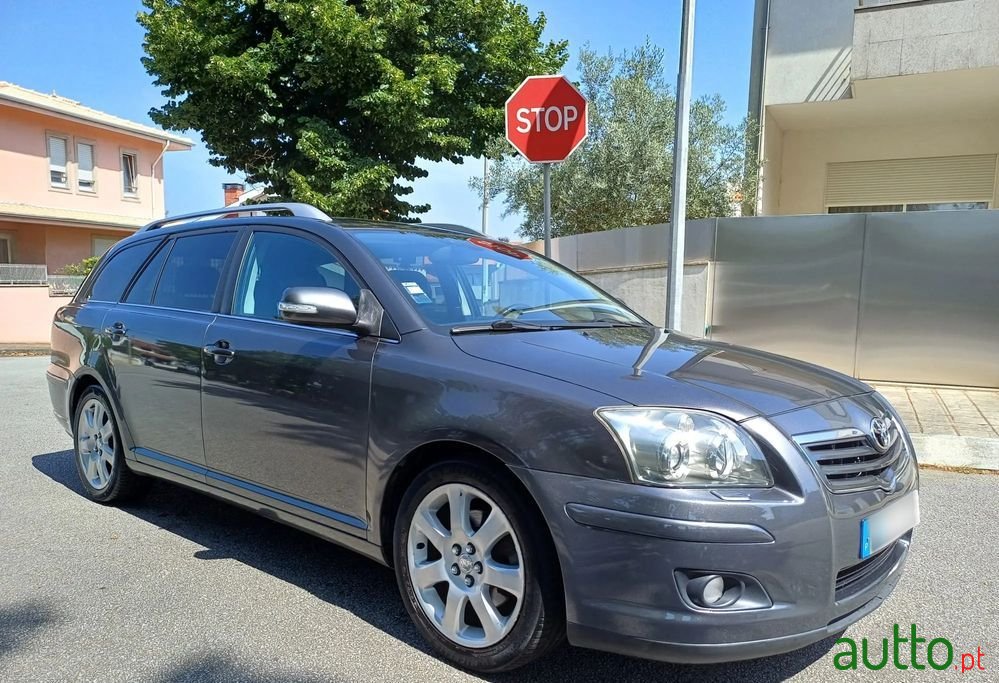 2008' Toyota Avensis Sw photo #2