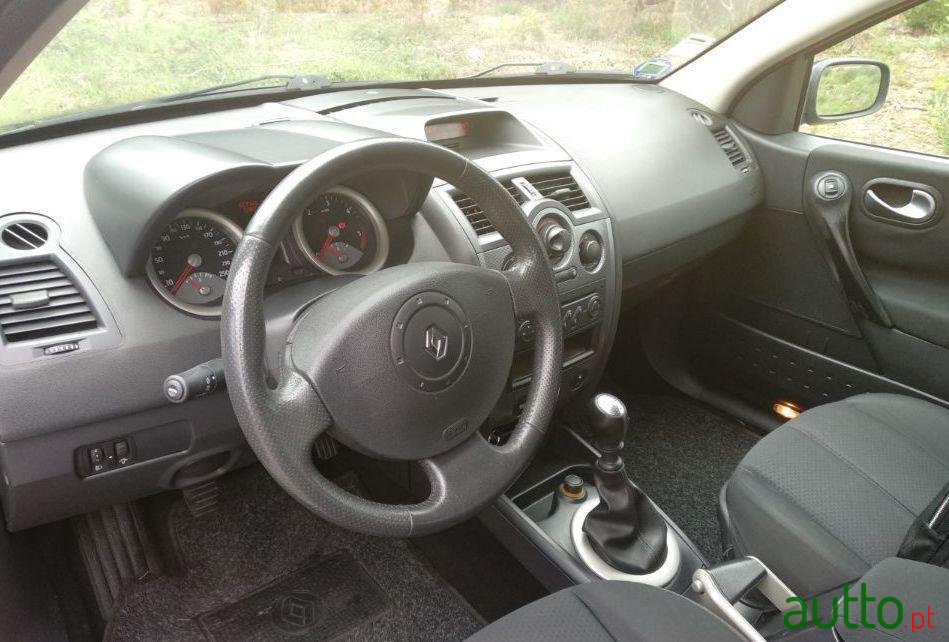 2005' Renault Megane photo #1