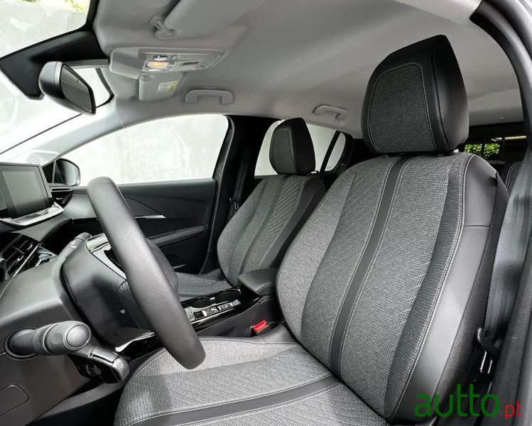 2024' Peugeot e-208 50 Kwh Allure photo #4