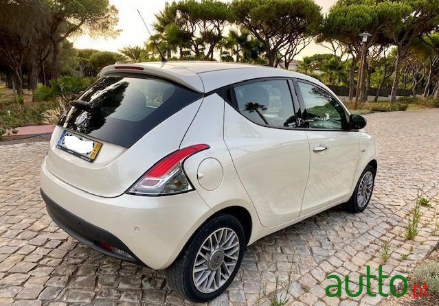 2011' Lancia Ypsilon photo #5