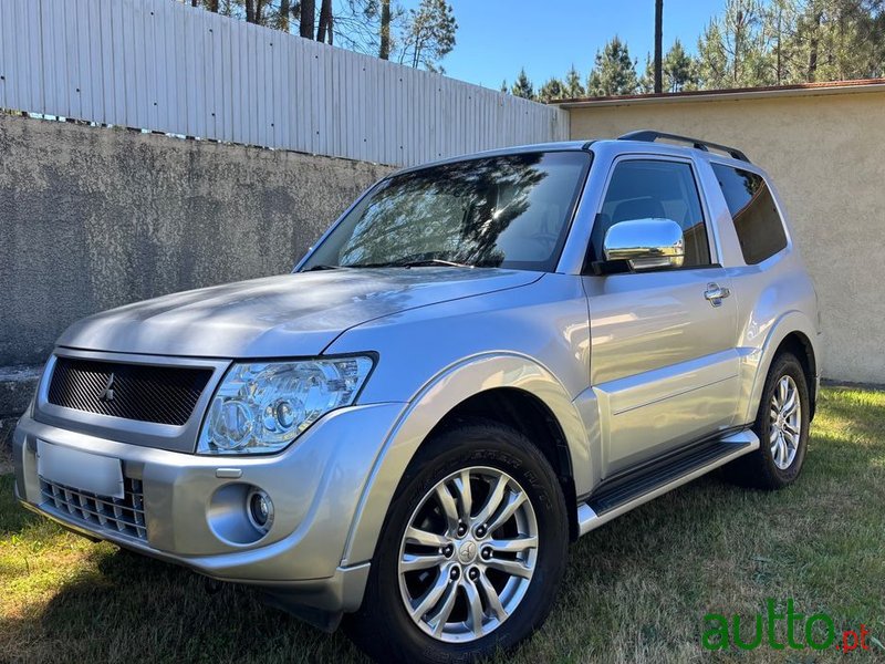 2014' Mitsubishi Pajero photo #1