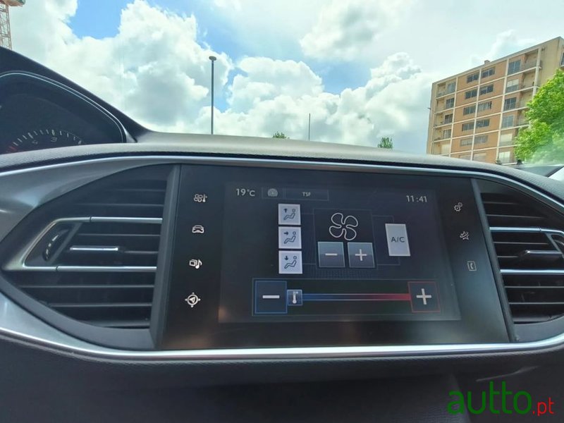 2017' Peugeot 308 1.6 Bluehdi Active photo #6