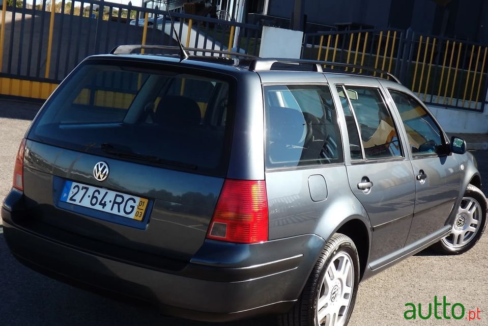 2001' Volkswagen Golf photo #4