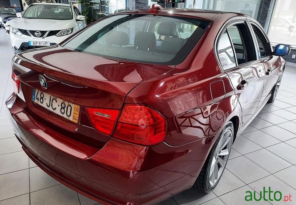 2010' BMW 316 photo #3