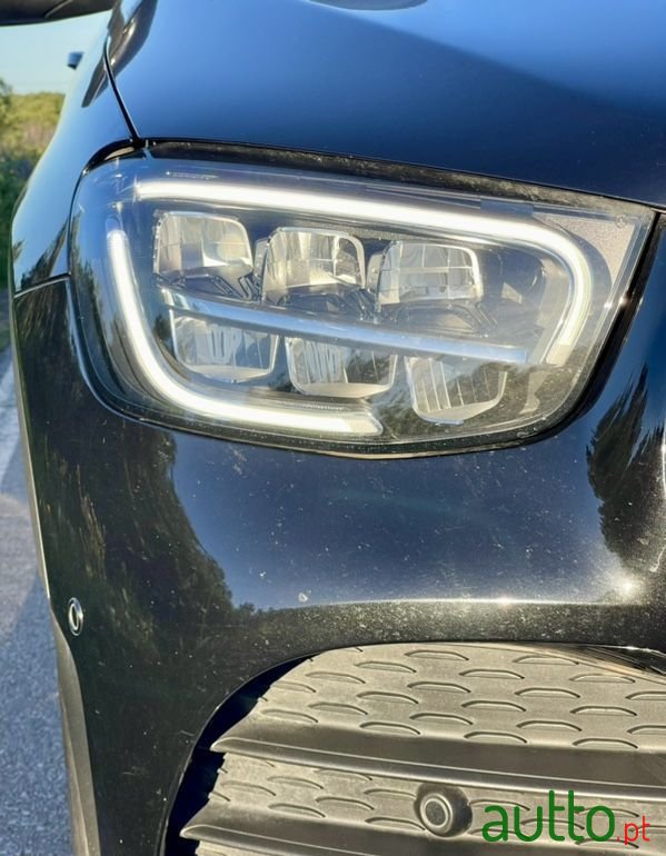 2020' Mercedes-Benz GLC 220 photo #5