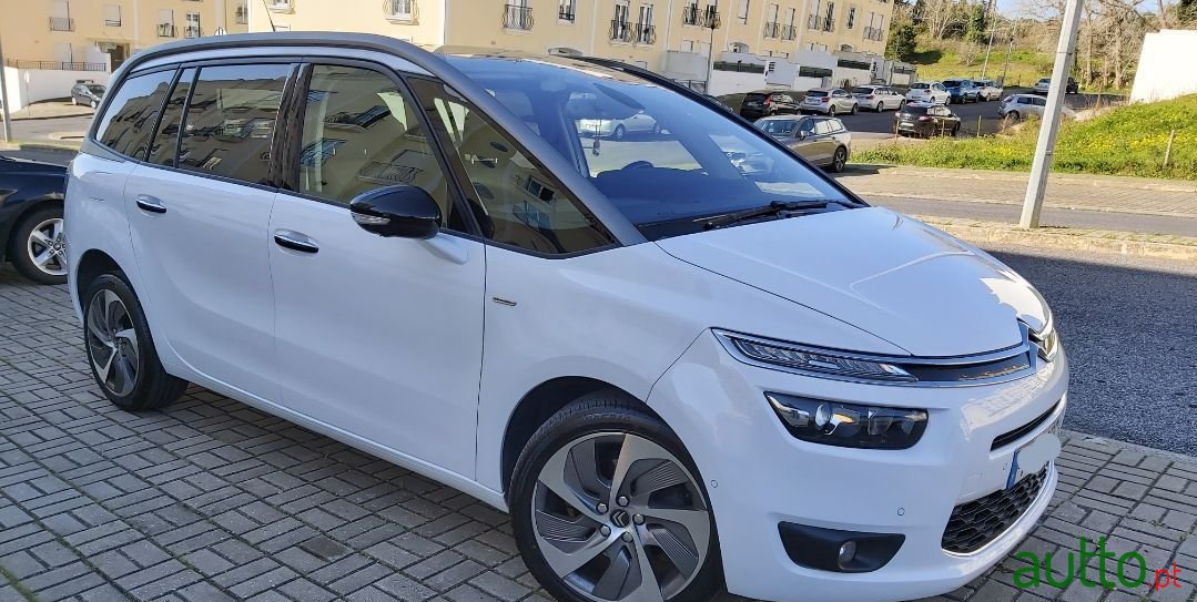 2015' Citroen C4 Grand Picasso photo #4