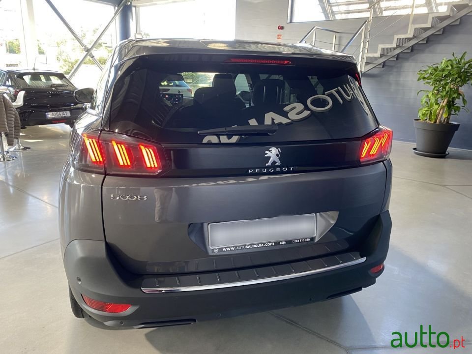2021' Peugeot 5008 photo #4