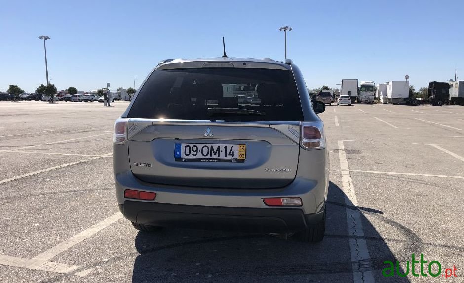 2014' Mitsubishi Outlander photo #4