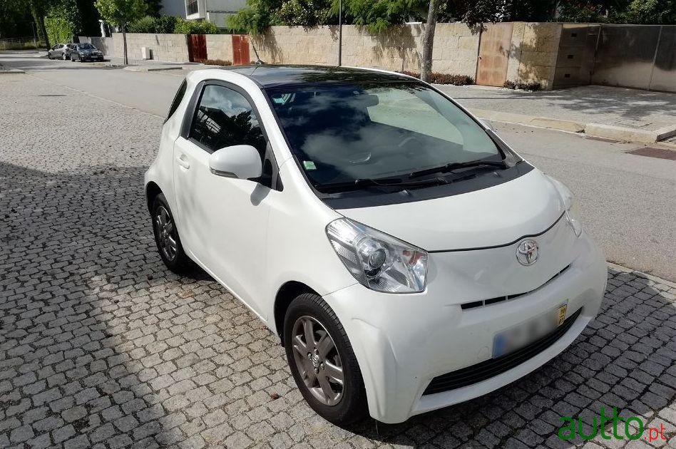 2010' Toyota iQ photo #2