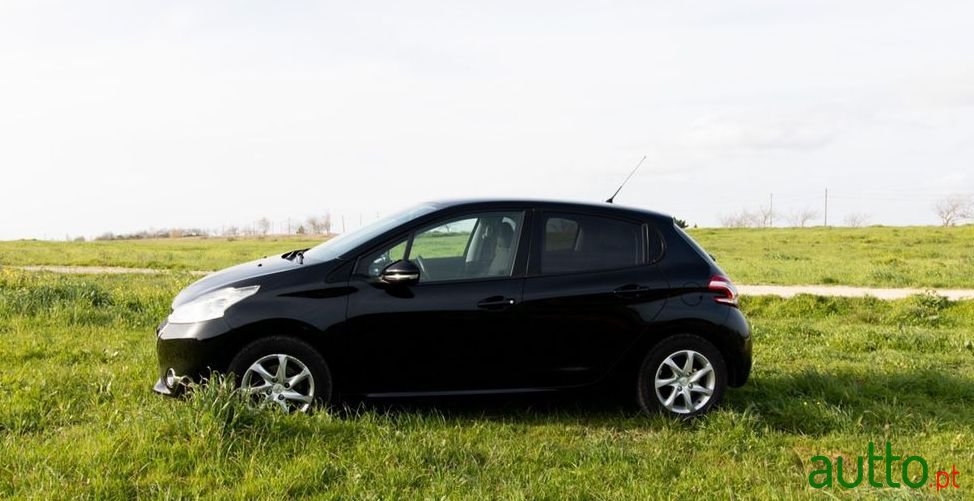 2013' Peugeot 208 photo #1