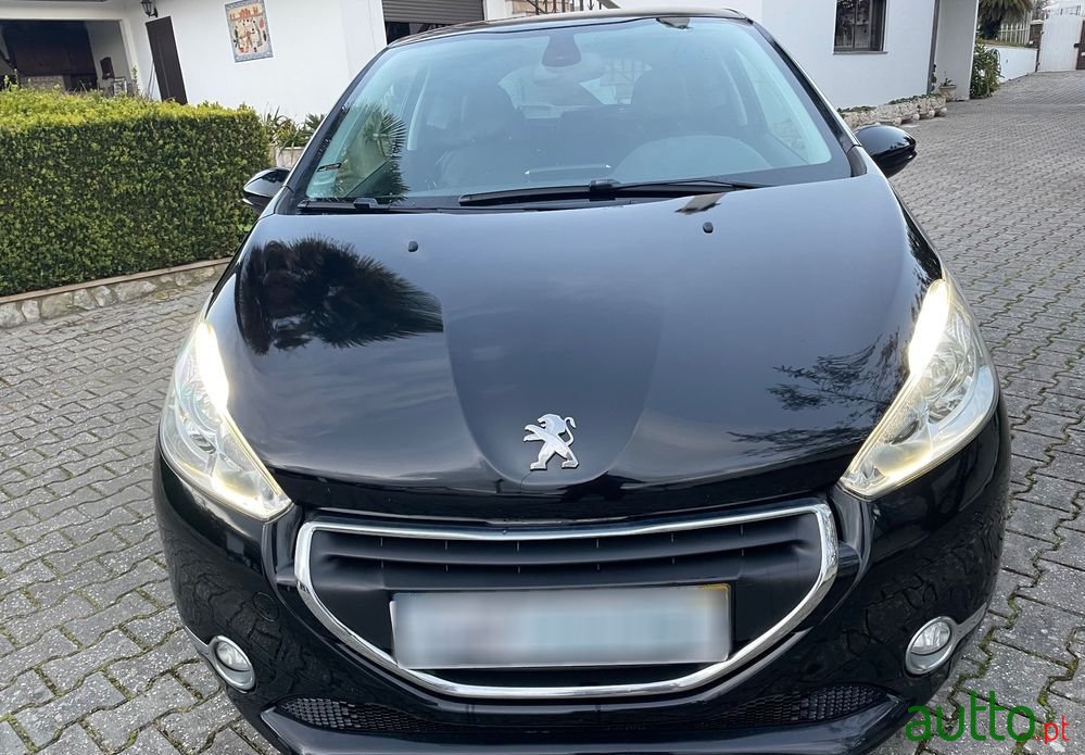 2014' Peugeot 208 photo #1