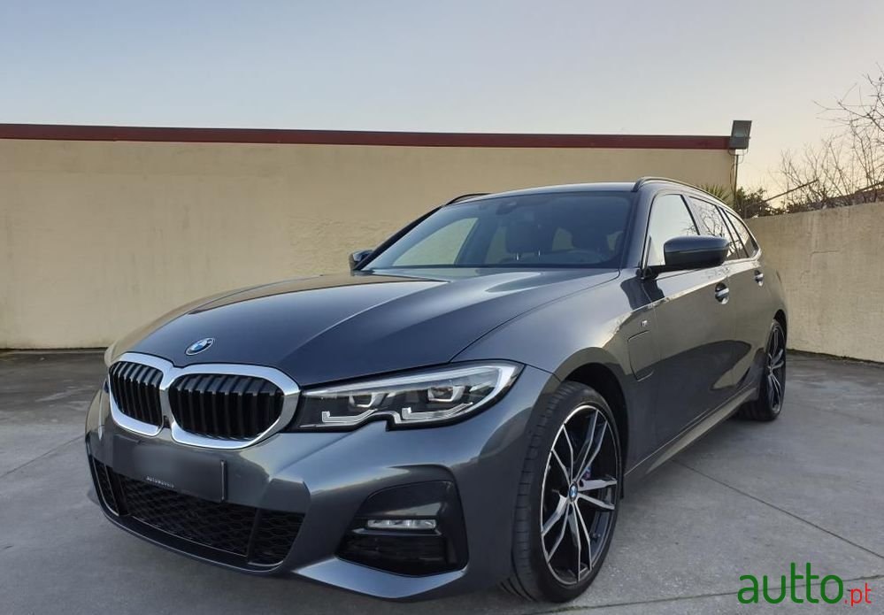 2020' BMW 330 photo #2