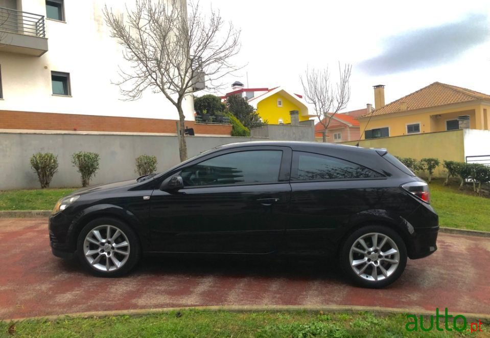2005' Opel Astra Gtc photo #3