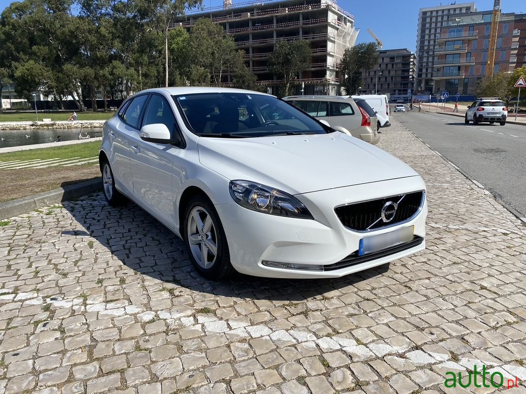 2017' Volvo V40 photo #3