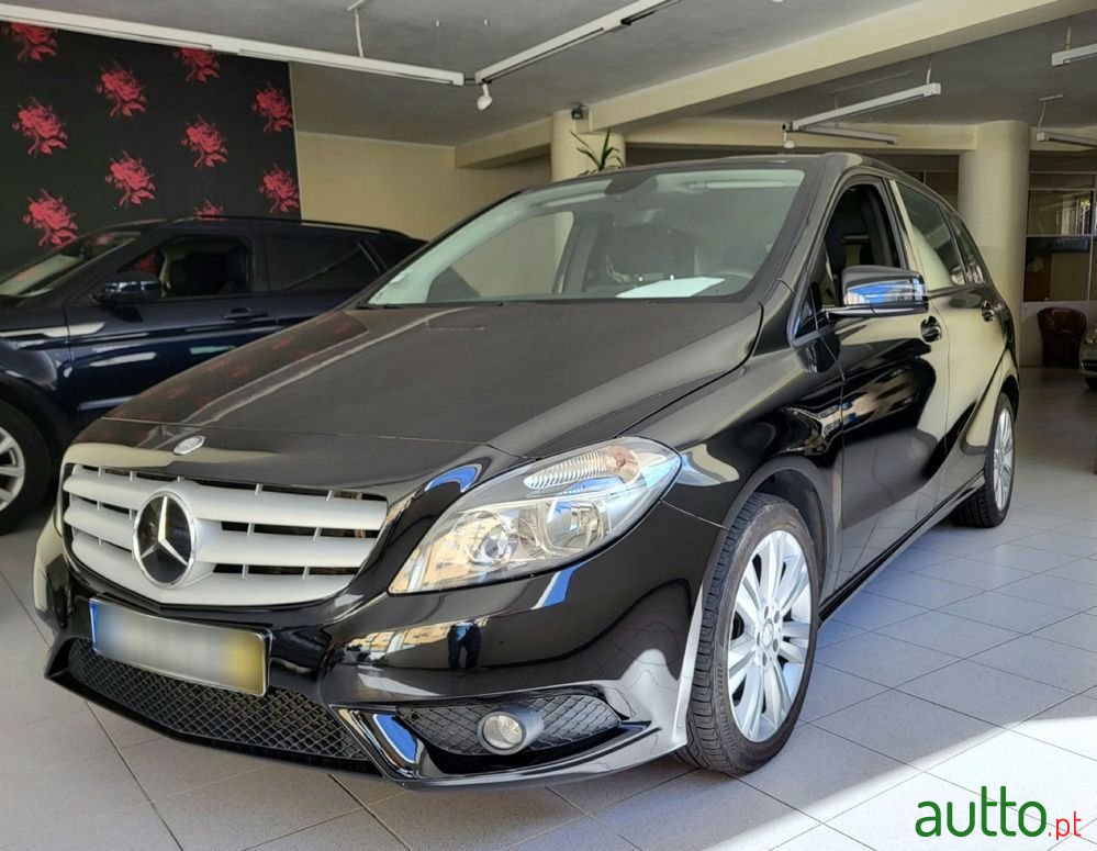 2014' Mercedes-Benz B 180 Cdi Urban photo #1