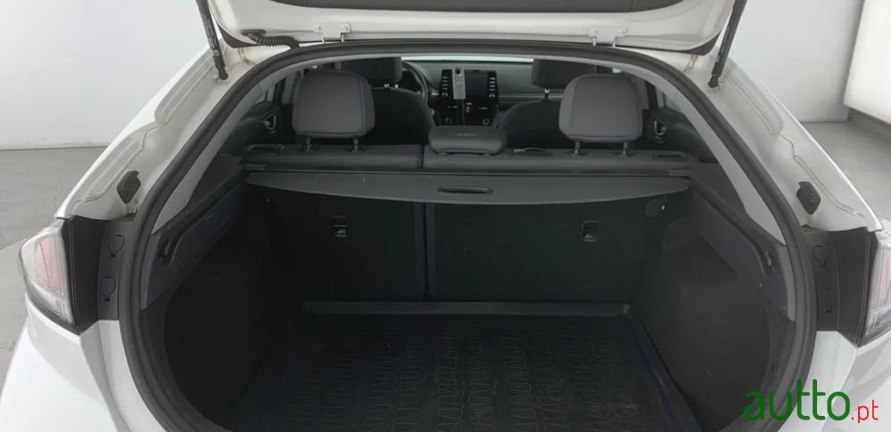 2020' Hyundai Ioniq 1.6 Gdi Hev photo #6