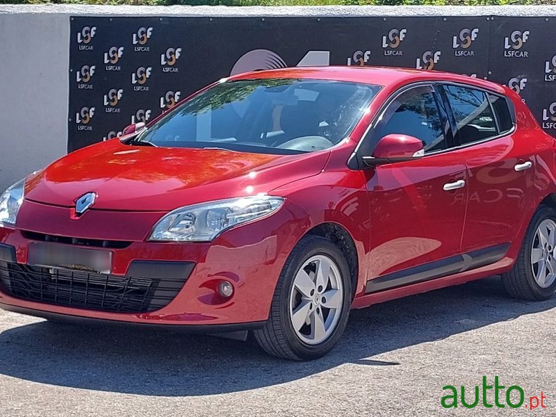 2010' Renault Megane photo #1