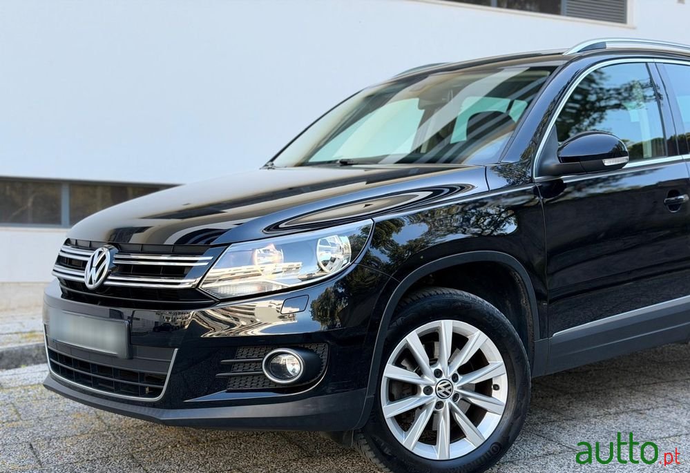 2011' Volkswagen Tiguan photo #2