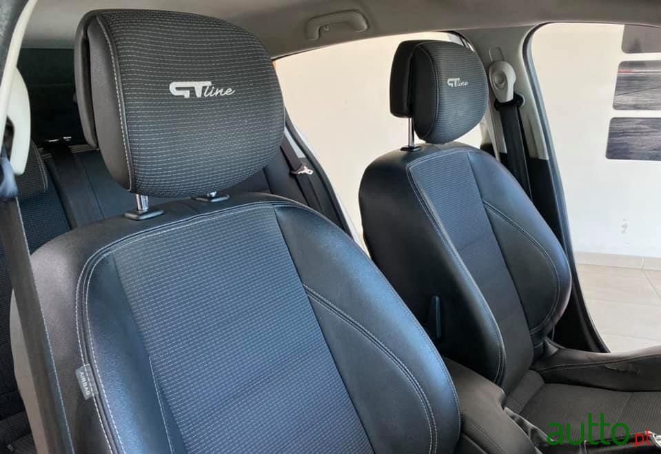 2011' Renault Megane photo #4