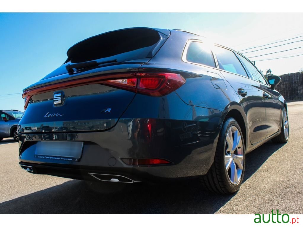 2020' SEAT Leon-St photo #6