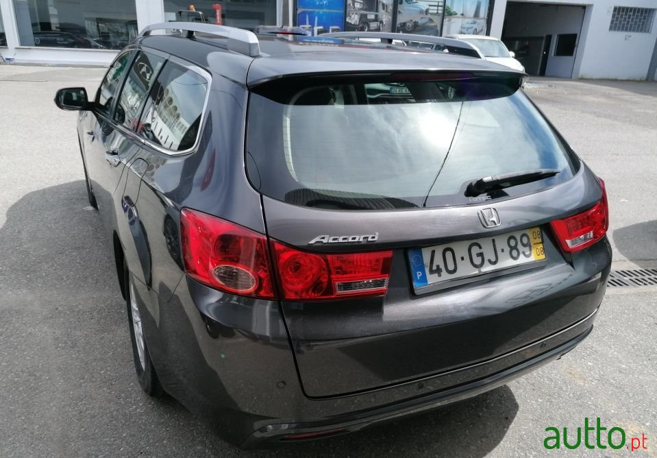 2008' Honda Accord Tourer photo #3