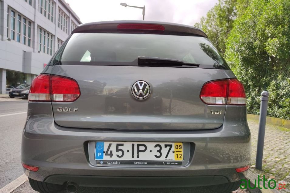 2009' Volkswagen Golf photo #2