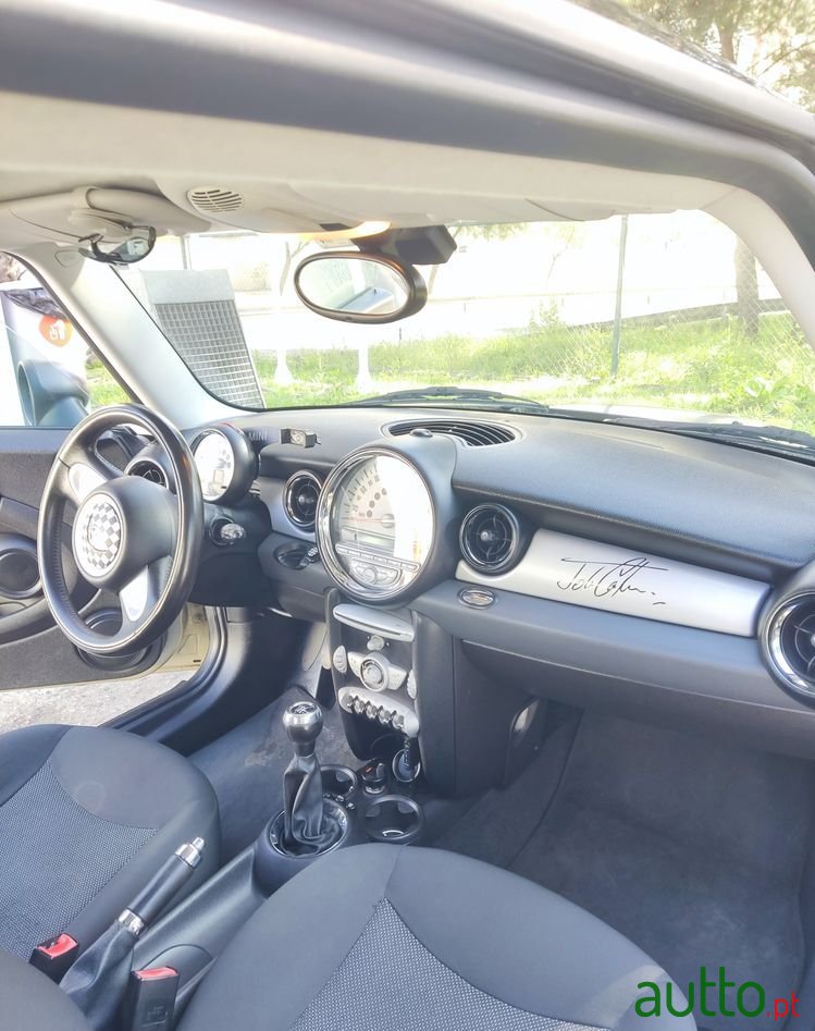 2009' MINI Cooper D photo #4