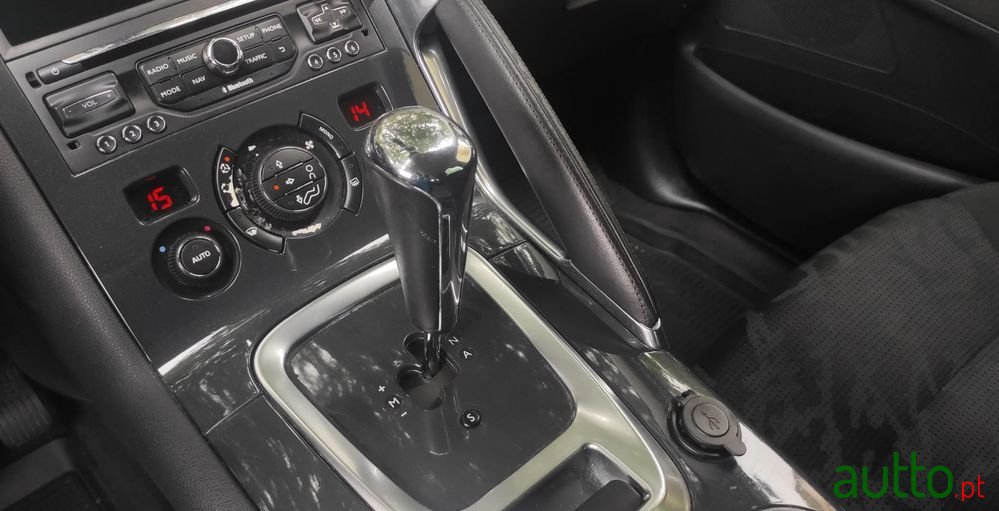 2013' Peugeot 3008 photo #1