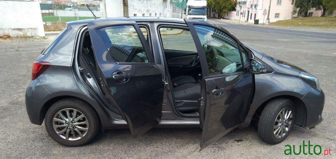 2016' Toyota Yaris photo #4