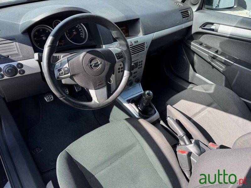 2006' Opel Astra Gtc 1.3 Cdti photo #5