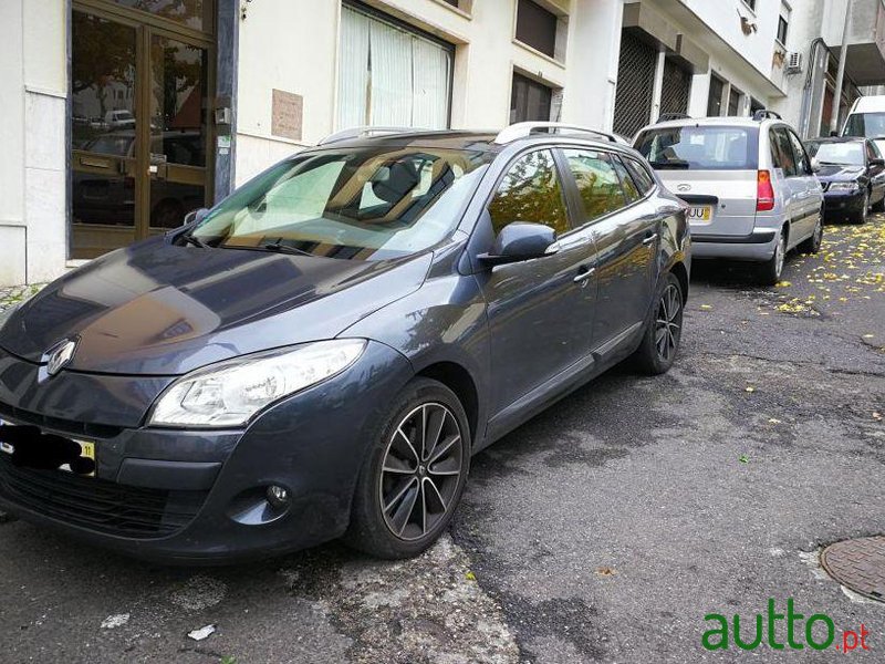 2011' Renault Megane Sport Tourer photo #1